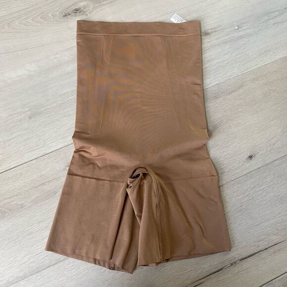 Spanx OnCore High Waist Mid-Thigh Shorts Caf Au Lait S Nwot never worn - Picture 10 of 13